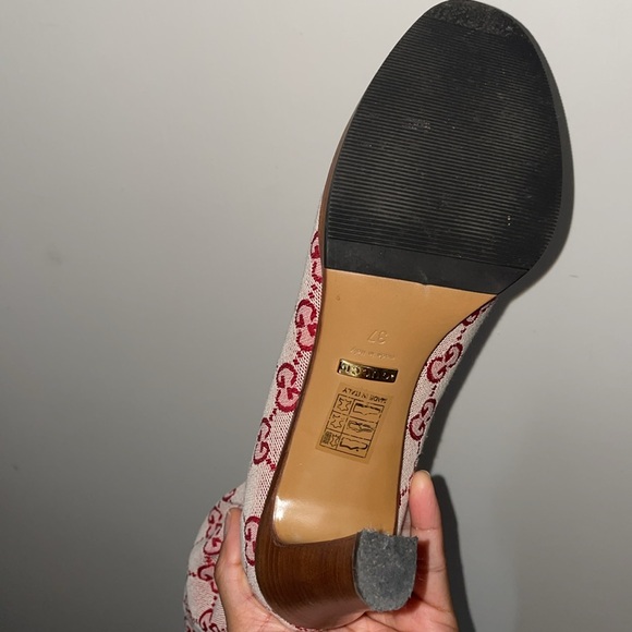 Only worn once for a concert. - Picture 2 of 4